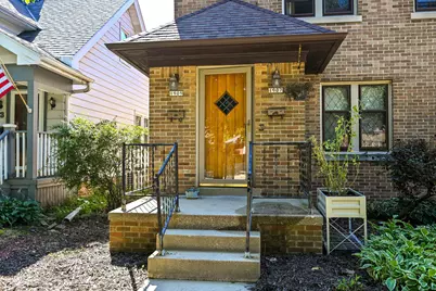 1907 E Wood Pl #1909, Shorewood, WI 53211 - Photo 3