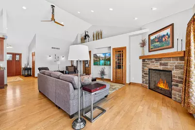 7864  Noah Ln, Wayne, WI 53090 - Photo 15