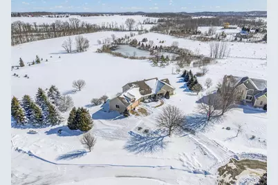 7864  Noah Ln, Wayne, WI 53090 - Photo 9