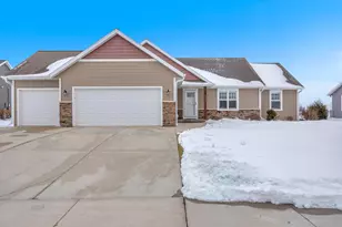 538 T-Bird Dr, Fond du Lac, WI 54935 - Photo 1