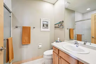 1325 N Van Buren St, Milwaukee, WI 53202 - Photo 29