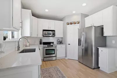 734  Creekwood Ln, West Bend, WI 53095 - Photo 11