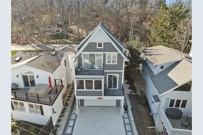 422 S Lakeshore Dr, Fontana, WI 53125 - Photo 1