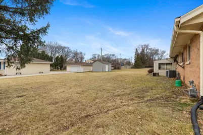 1407 W Mallory Ave, Milwaukee, WI 53221 - Photo 29