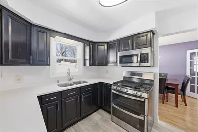 15429 W Mayflower Ct, New Berlin, WI 53151 - Photo 9