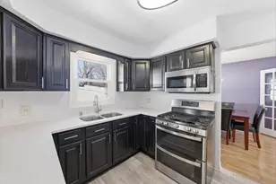 15429 W Mayflower Ct, New Berlin, WI 53151 - Photo 9