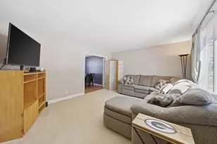 15429 W Mayflower Ct, New Berlin, WI 53151 - Photo 3