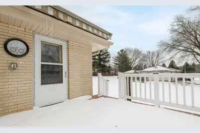 21401 W Woodland Dr, New Berlin, WI 53146 - Photo 29