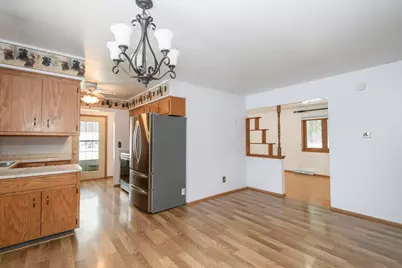 21401 W Woodland Dr, New Berlin, WI 53146 - Photo 9