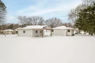 21401 W Woodland Dr, New Berlin, WI 53146 - Photo 37