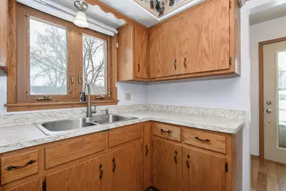 21401 W Woodland Dr, New Berlin, WI 53146 - Photo 13