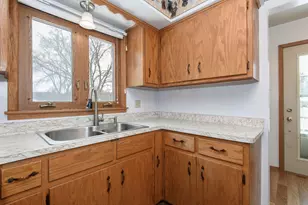 21401 W Woodland Dr, New Berlin, WI 53146 - Photo 13