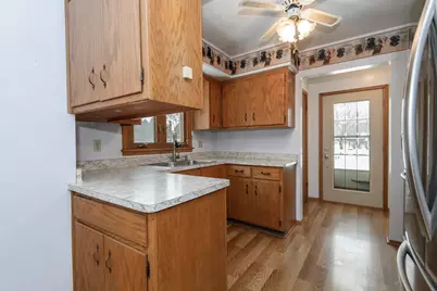 21401 W Woodland Dr, New Berlin, WI 53146 - Photo 11