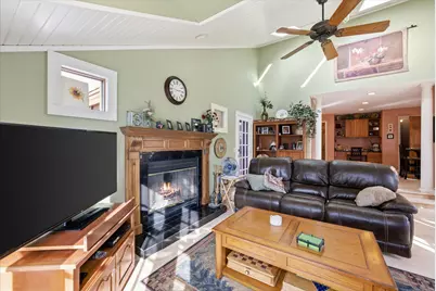 W67N977  Cambridge Ave, Cedarburg, WI 53012 - Photo 7