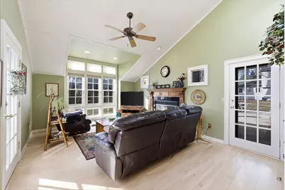 W67N977  Cambridge Ave, Cedarburg, WI 53012 - Photo 3