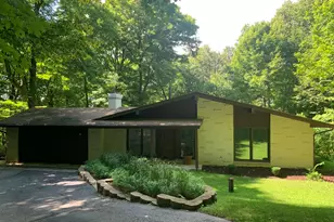 S54W23710 Maple Hill Ct, Waukesha, WI 53189 - Photo 3