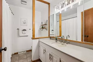 S54W23710 Maple Hill Ct, Waukesha, WI 53189 - Photo 35