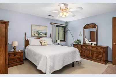 358  Park Hill Dr #B, Pewaukee, WI 53072 - Photo 13