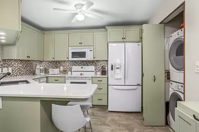 358  Park Hill Dr #B, Pewaukee, WI 53072 - Photo 7