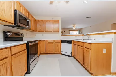 930  Oconomowoc Pkwy, Oconomowoc, WI 53066 - Photo 5