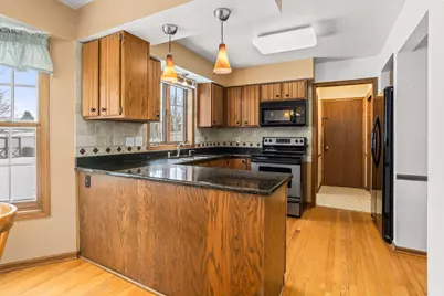 724  Overland Trl, Grafton, WI 53024 - Photo 5