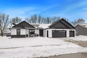 1902 Brooklyn Pl, Holmen, WI 54636 - Photo 3