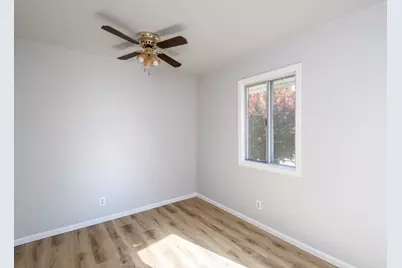 1891  Parknoll Ln, Port Washington, WI 53074 - Photo 11