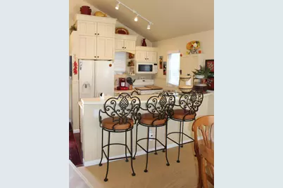 1755  Cottage Dr #7-16, Lake Geneva, WI 53147 - Photo 11