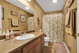 6423 Nature Dr, Racine, WI 53402 - Photo 19