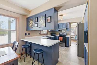 10726  Crestview Dr, Cedarburg, WI 53012 - Photo 15