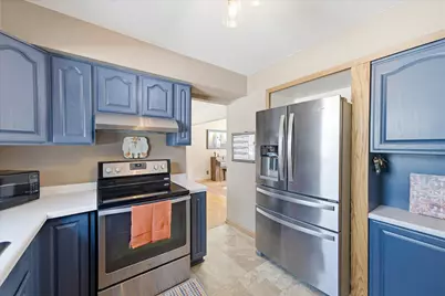 10726  Crestview Dr, Cedarburg, WI 53012 - Photo 13