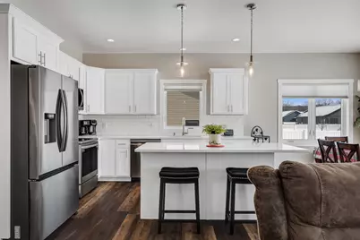 733  Crockett Dr, Holmen, WI 54636 - Photo 9