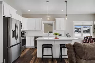 733 Crockett Dr, Holmen, WI 54636 - Photo 9