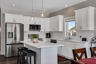 733 Crockett Dr, Holmen, WI 54636 - Photo 7