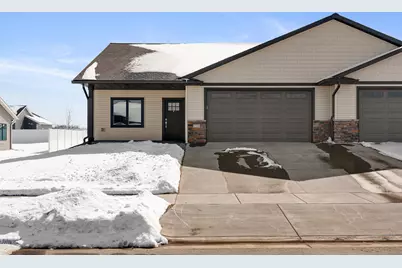 733  Crockett Dr, Holmen, WI 54636 - Photo 1