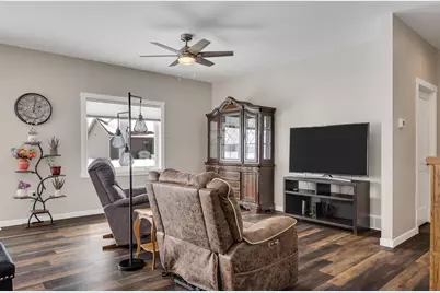 733  Crockett Dr, Holmen, WI 54636 - Photo 5