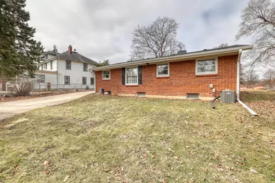 132  Caldwell St, Pewaukee, WI 53072 - Photo 25