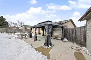 2915 Thornapple Ct, Racine, WI 53402 - Photo 9