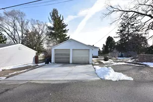 N88W16270 Park Blvd, Menomonee Falls, WI 53051 - Photo 7