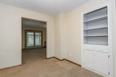 2113  Garven Ct, Waukesha, WI 53188 - Photo 9