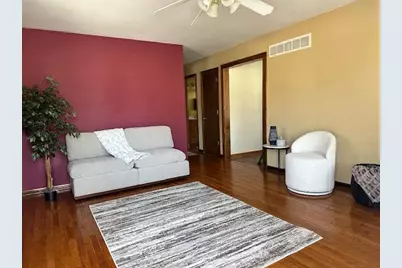 2143  Macarthur Rd, Waukesha, WI 53188 - Photo 9