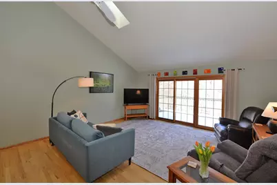 4224 N Circle Dr, Racine, WI 53405 - Photo 3