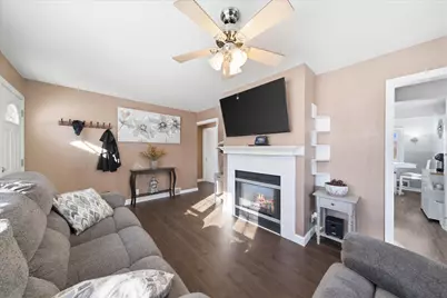 7026 W Dreyer Pl, West Allis, WI 53219 - Photo 7