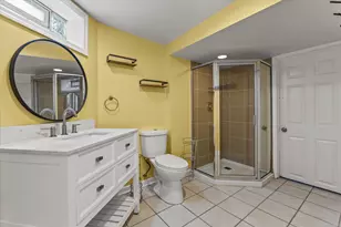 1725 N Astor St, Milwaukee, WI 53202 - Photo 17