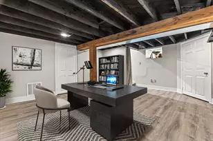 1725 N Astor St, Milwaukee, WI 53202 - Photo 15