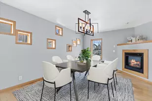 1725 N Astor St, Milwaukee, WI 53202 - Photo 9