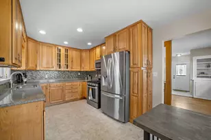 307 Hill St, Hartland, WI 53029 - Photo 5