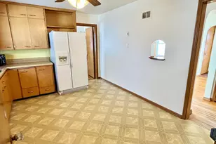 703 S 33rd St, Manitowoc, WI 54220 - Photo 9