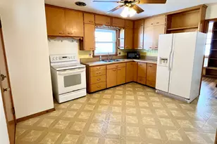 703 S 33rd St, Manitowoc, WI 54220 - Photo 3