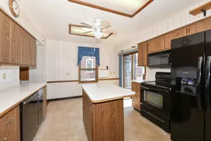 6919 W Bluemound Rd, Wauwatosa, WI 53213 - Photo 15